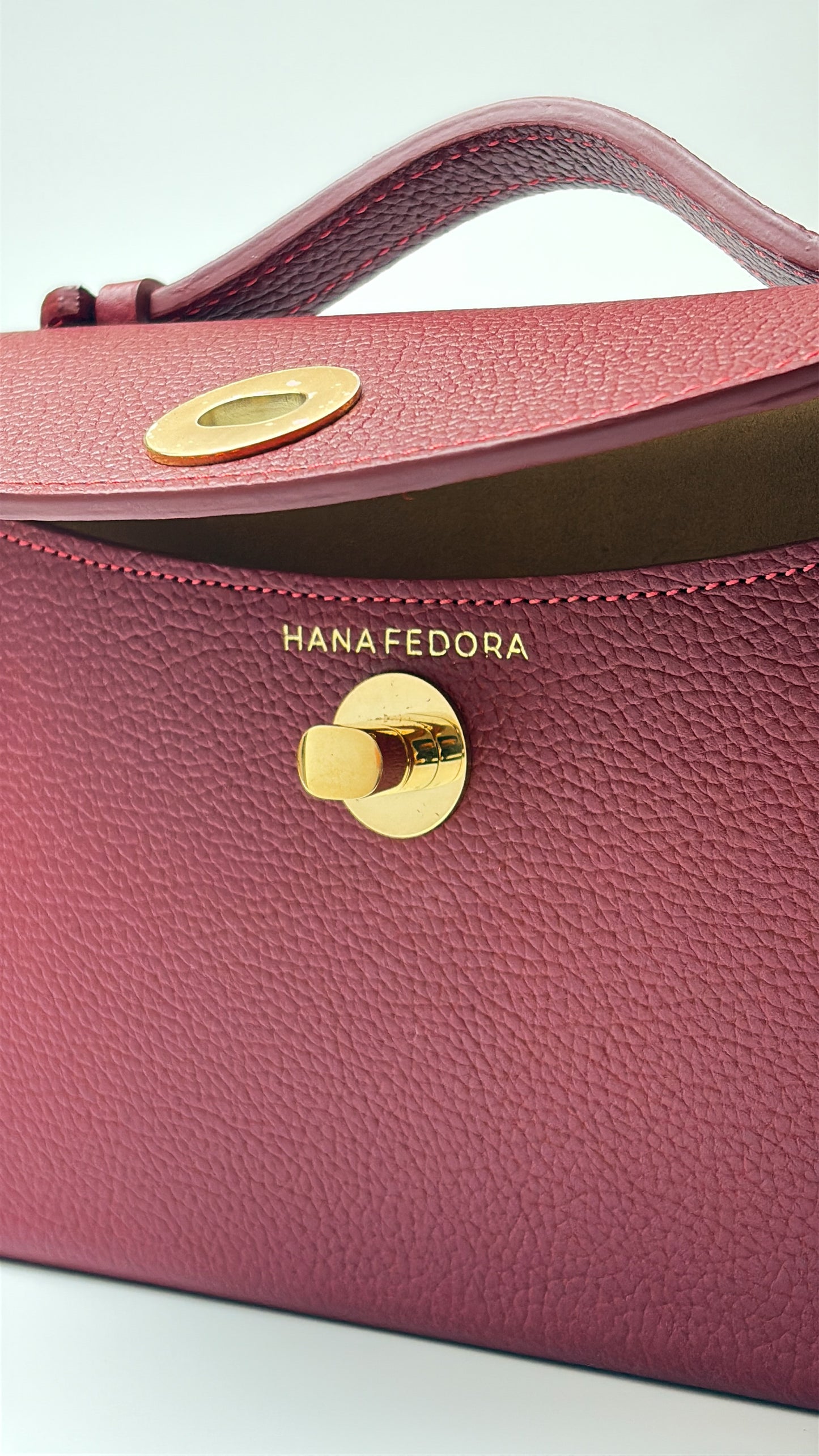 Sumi Crossbody Bag in Guinda with Gold Lock