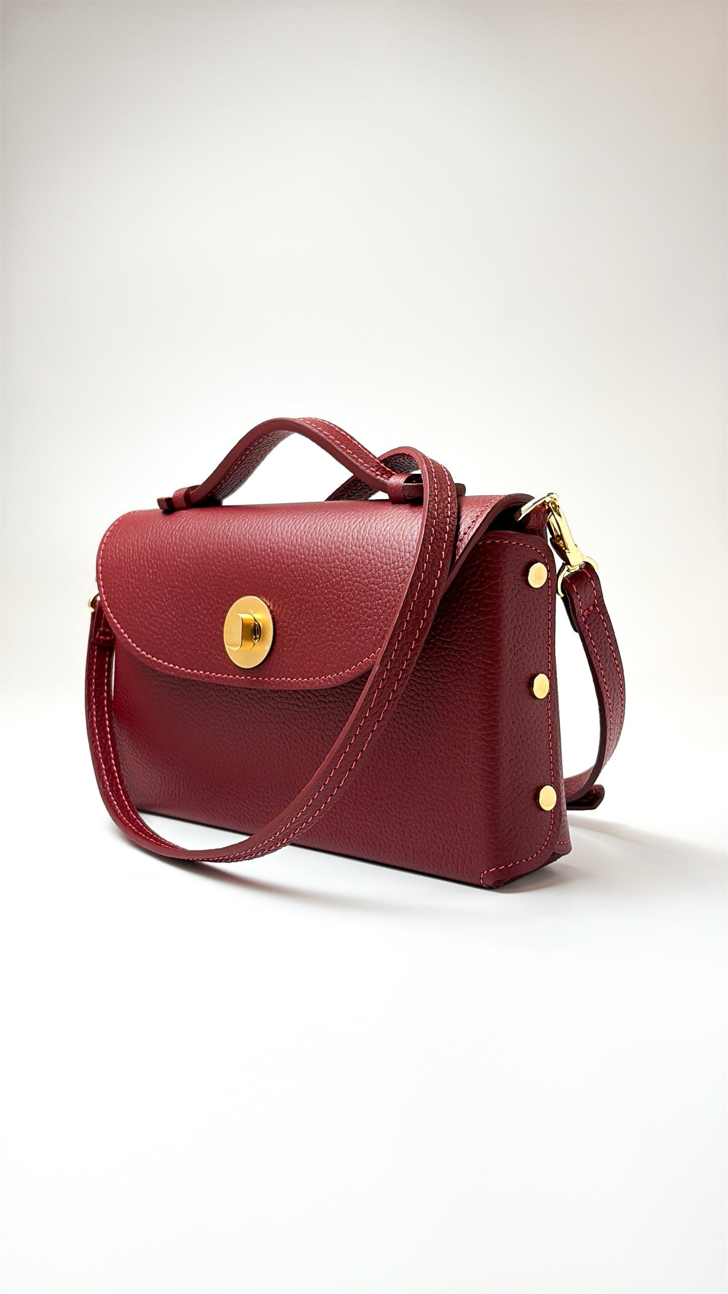 Sumi Crossbody Bag in Guinda with Gold Lock